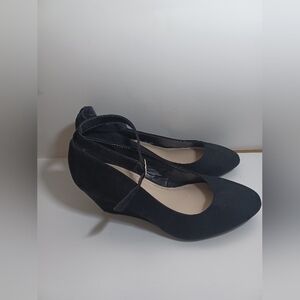 Torrid Womens Black Faux Suede Ankle Strap Wedges Pre-owned Size 10W